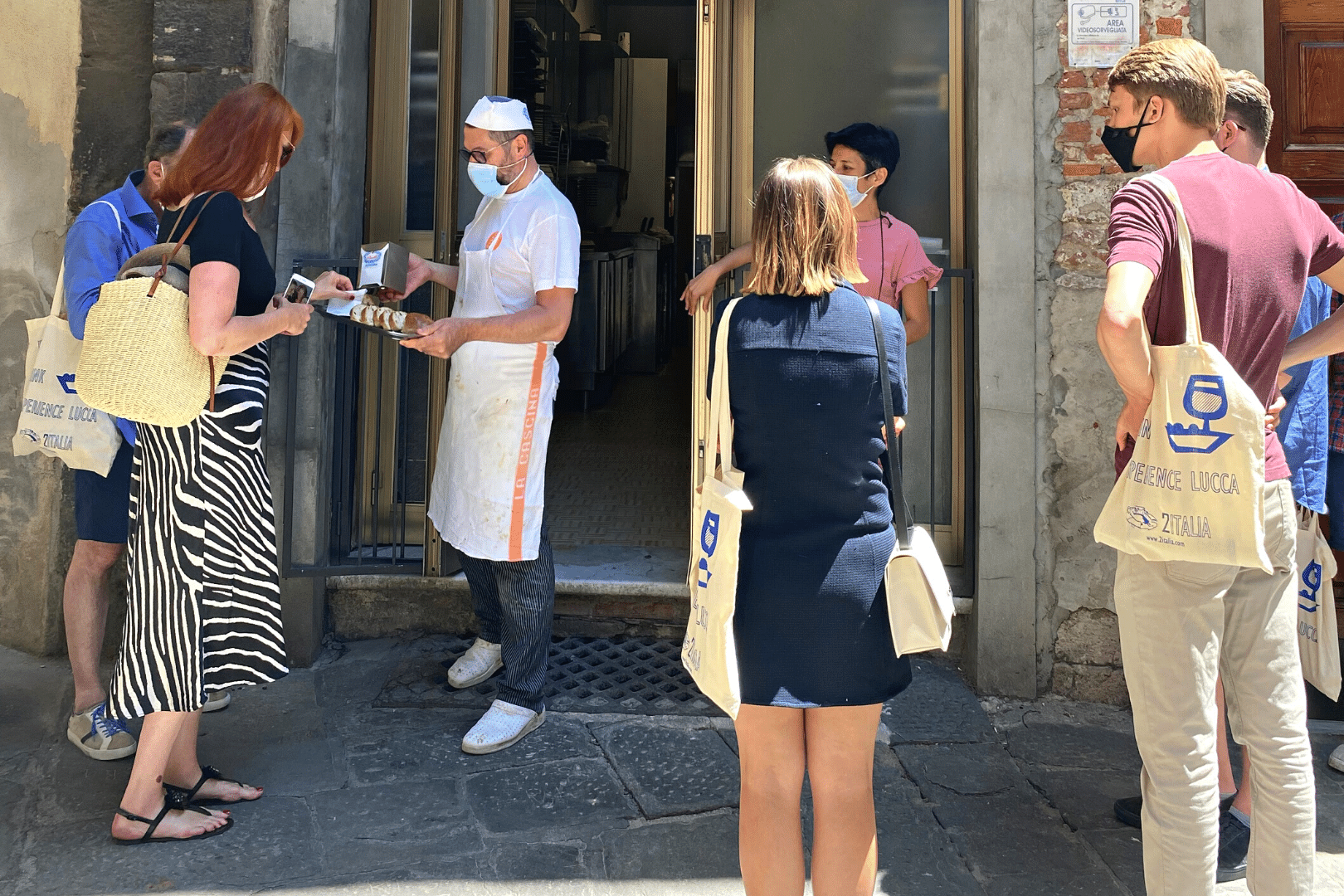 2Italia Lucca Food Walking 2Italia Lucca Food Walking. Tasting buccellato