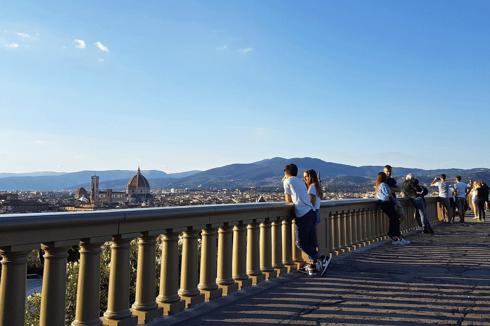 2italia Experiences. Bird eye view of Florence. Arno, Ponte Vecchio, Duomo