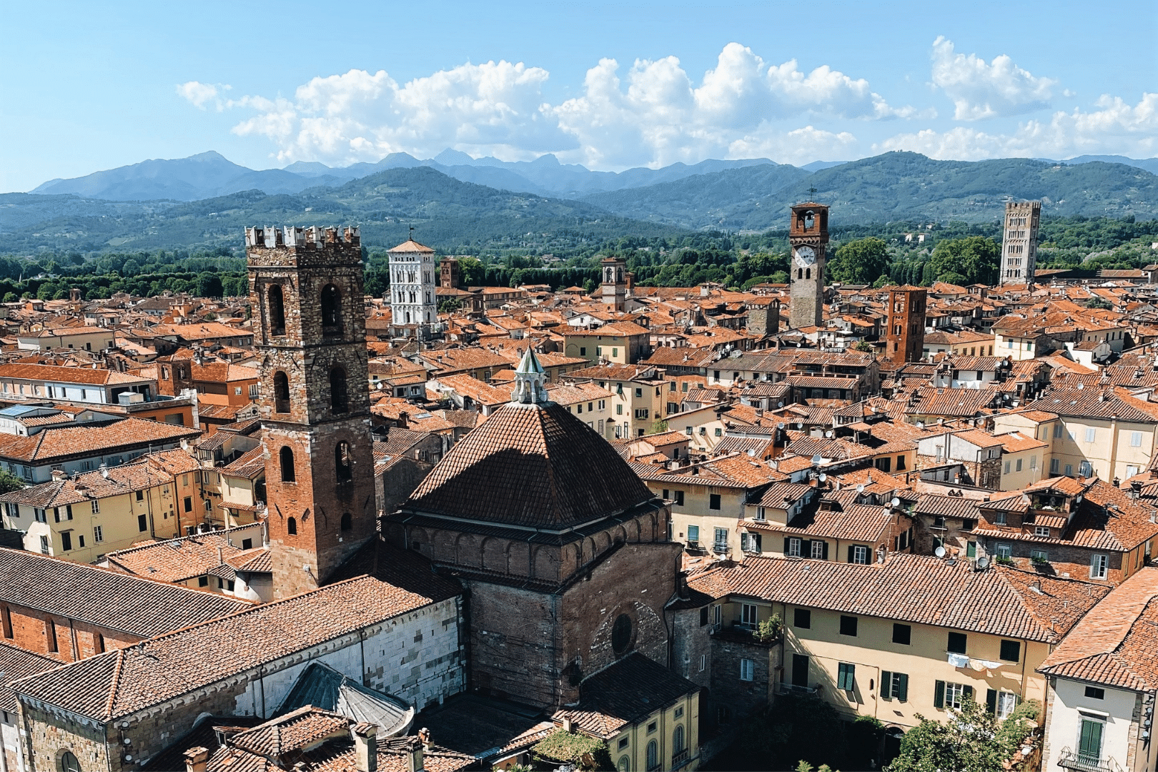 2italia Experiences. Bird eye view of Lucca