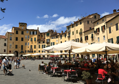 2Italia Food & Wine. Lunch in Lucca anfiteatro