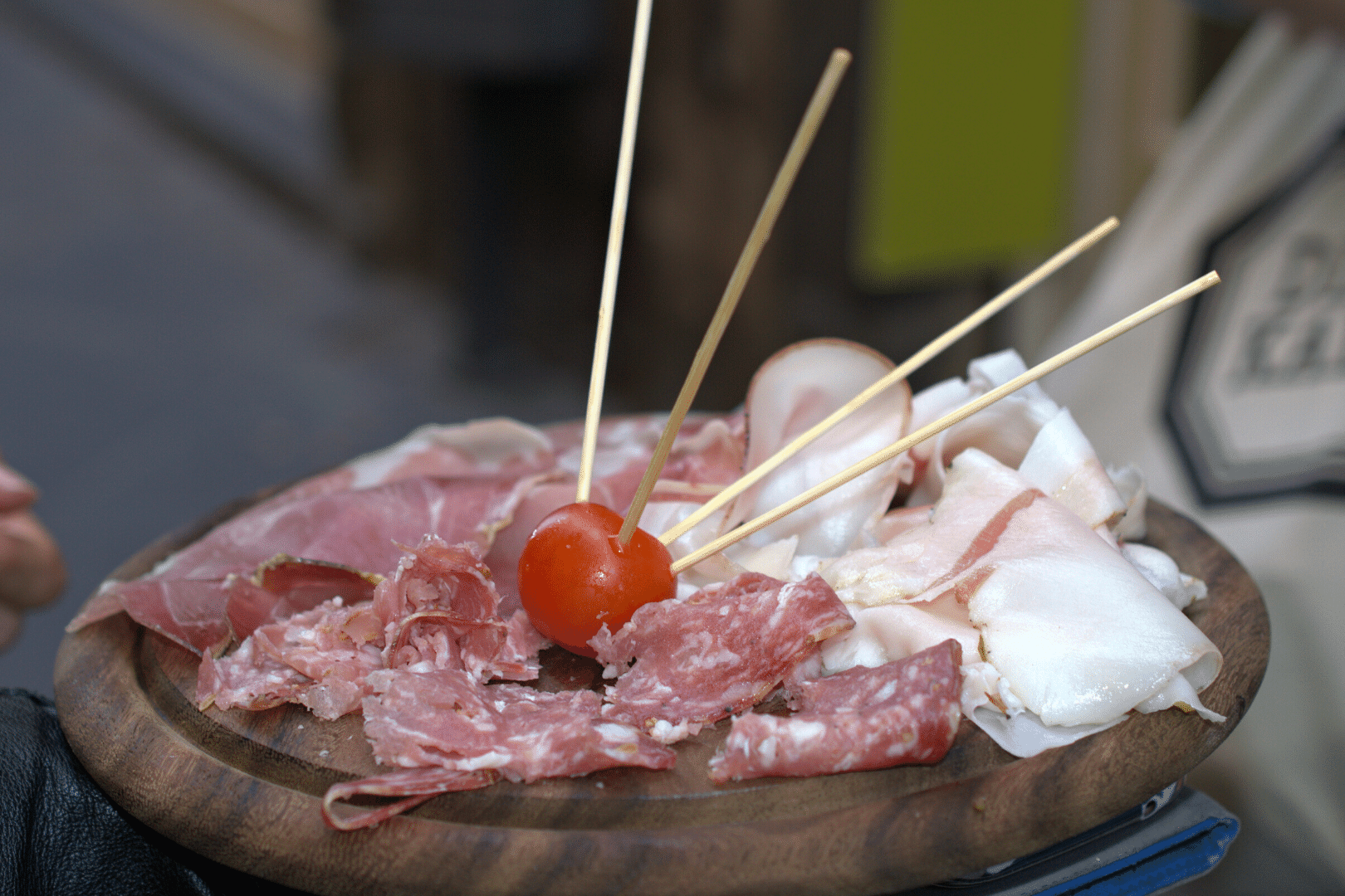 2Italia Lucca Food Walking. Salami and ham tasting