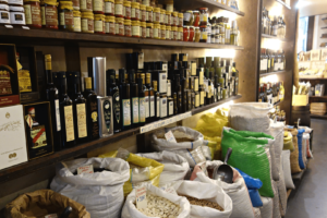 2Italia Food & Wine. Grocery shop in Lucca
