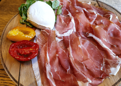 2Italia Food & Wine. Mozzarella and ham