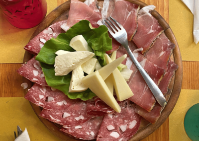 2Italia Food & Wine. Ham and cheese aperitivo