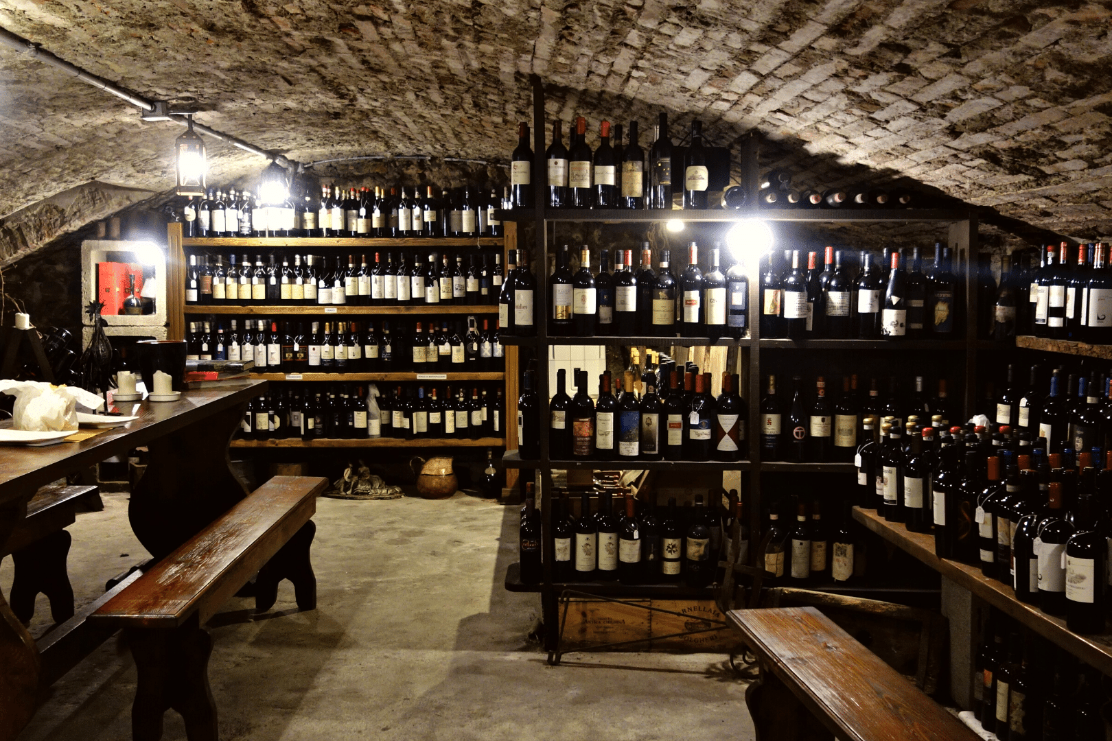 2Italia Food & Wine. Wine tasting in ancient cellar in Lucca