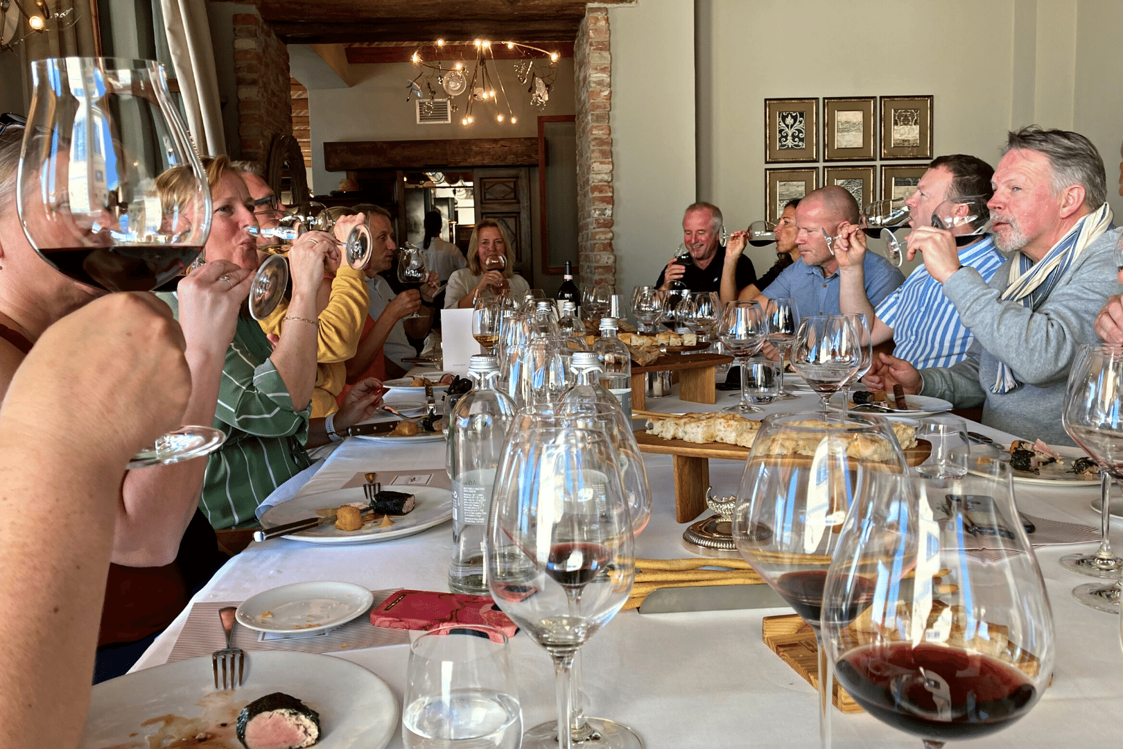 2Italia Piemonte Food & Wine 2Italia Piemonte Food & Wine. Vineyard wine tasting and lunch