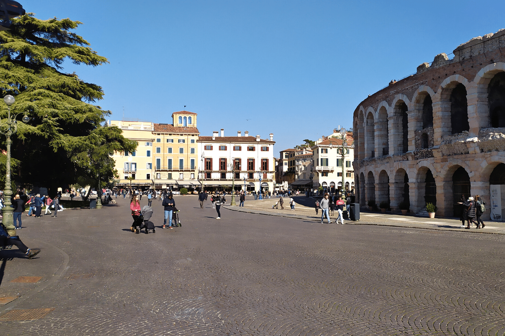 2Italia Verona Food & Wine 2Italia Verona Food & Wine. Verona historical centre - Arena